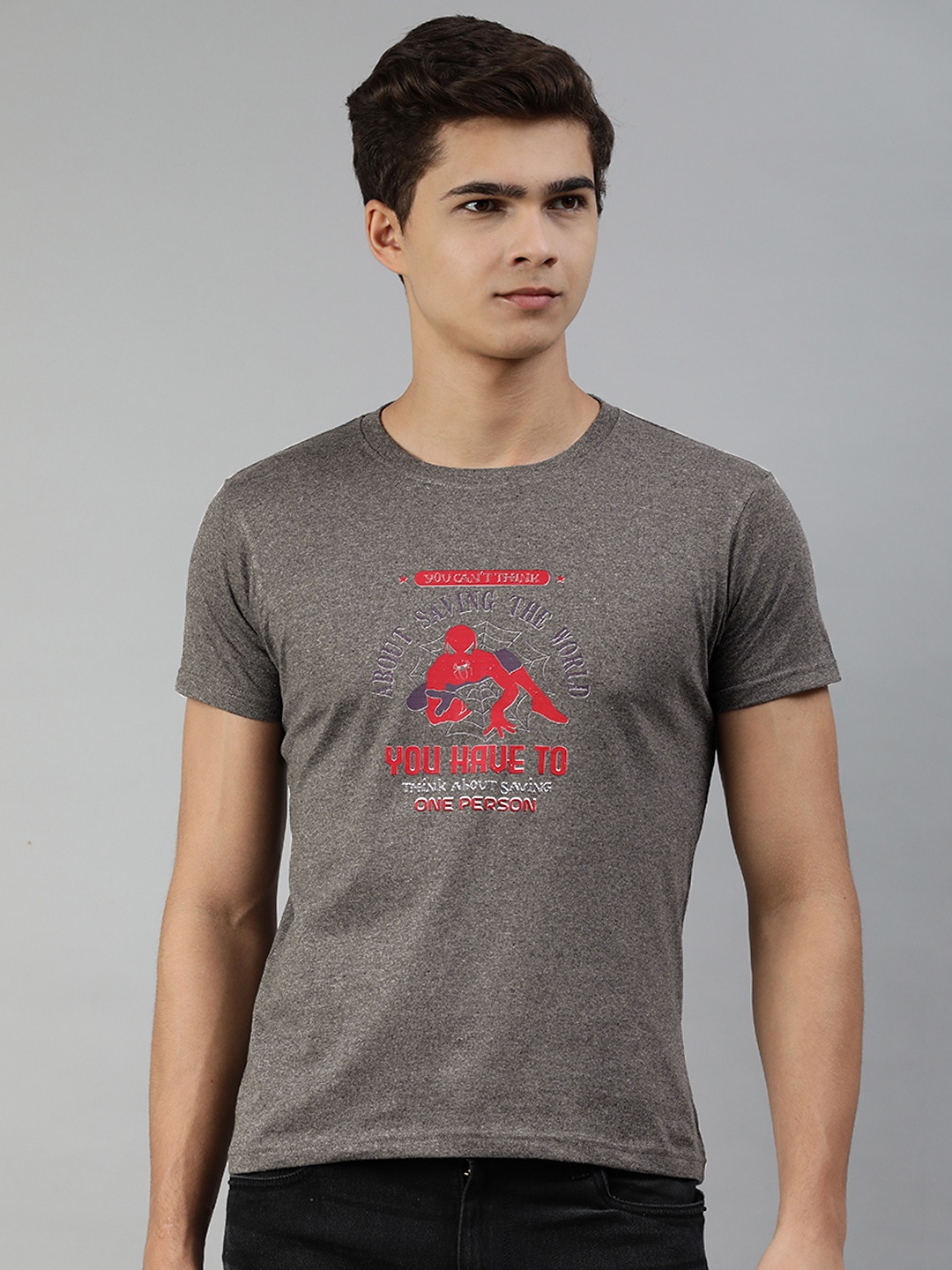 

Jolie robe Men Charcoal Grey & Red Spider-Man Printed Pure Cotton T-shirt