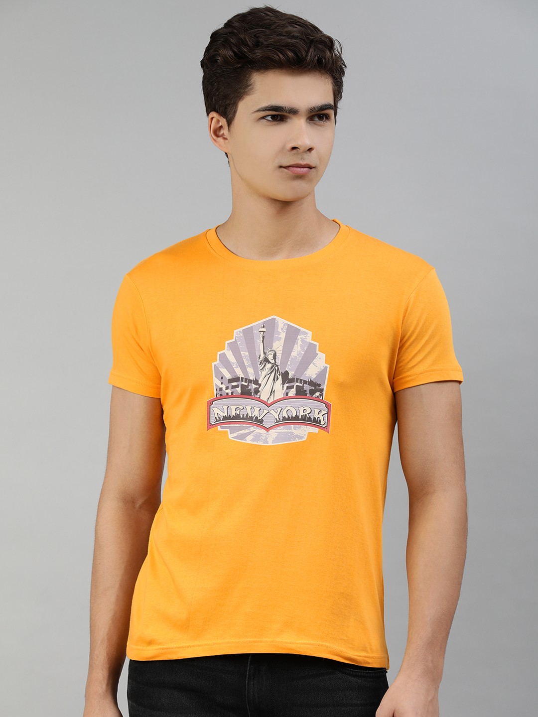 

Jolie robe Men Yellow & Grey Printed Pure Cotton T-shirt