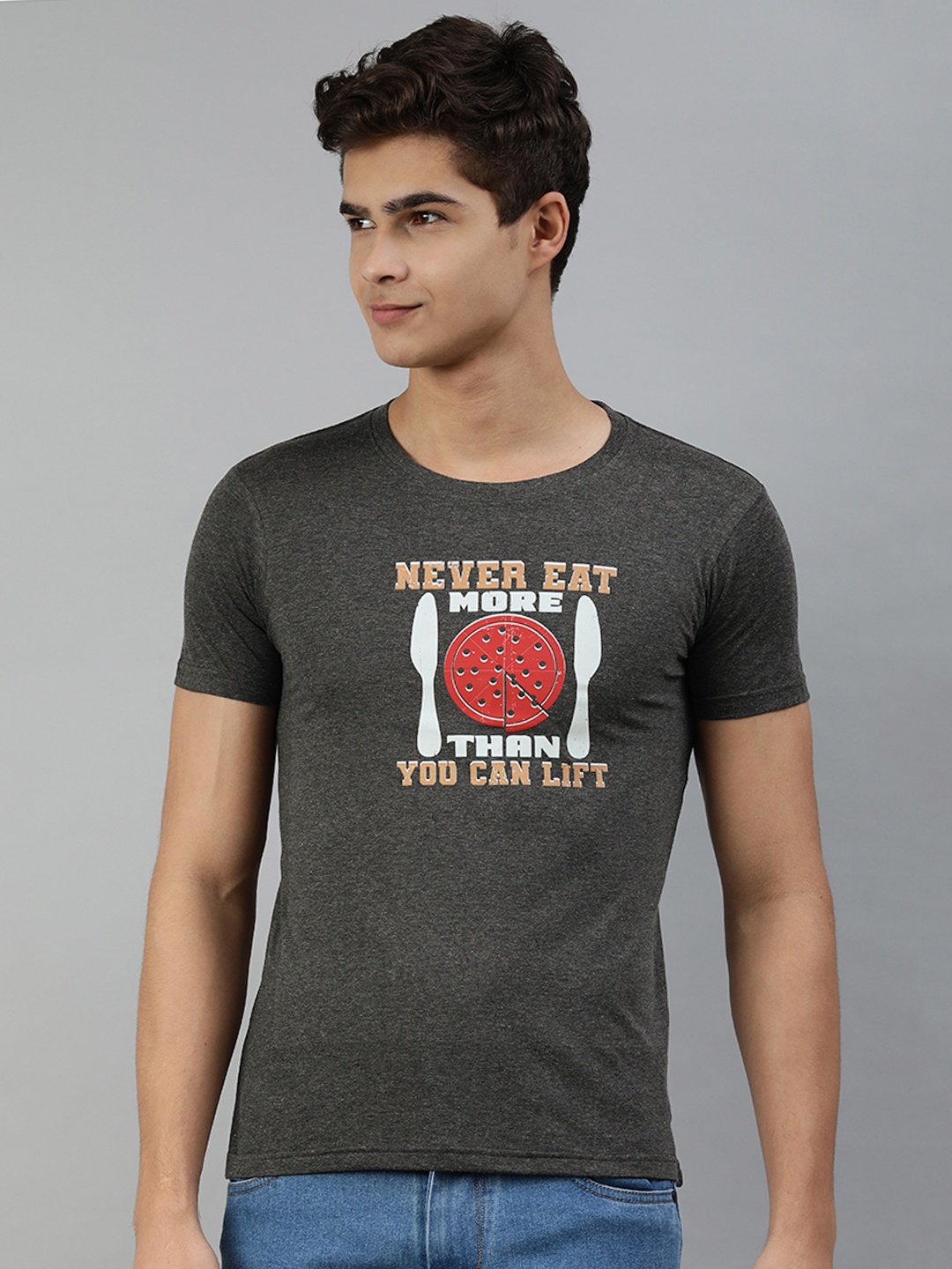 

Jolie robe Men Charcoal Grey & Red Printed Pure Cotton T-shirt