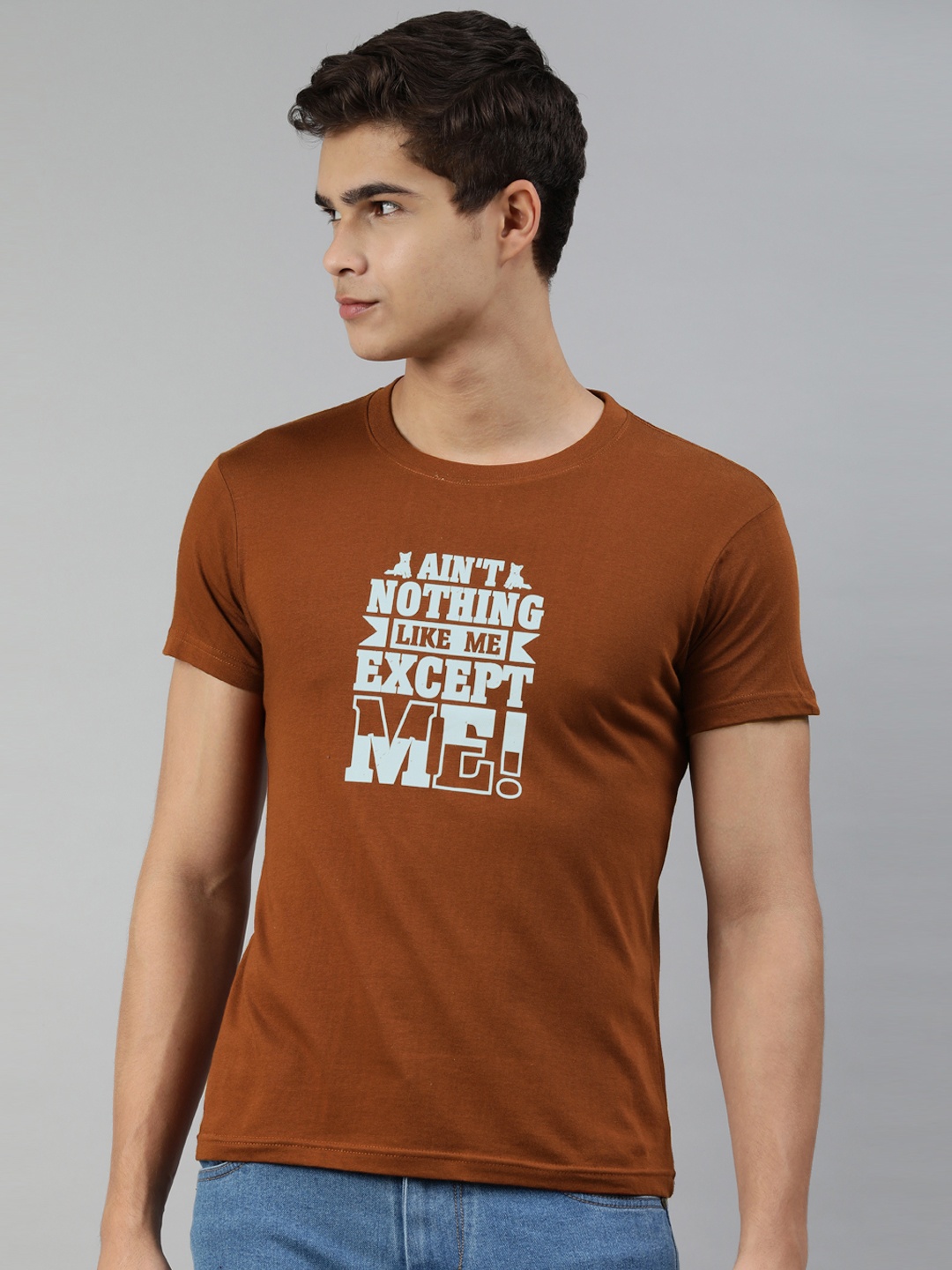 

Jolie robe Men Brown Typography Printed T-shirt