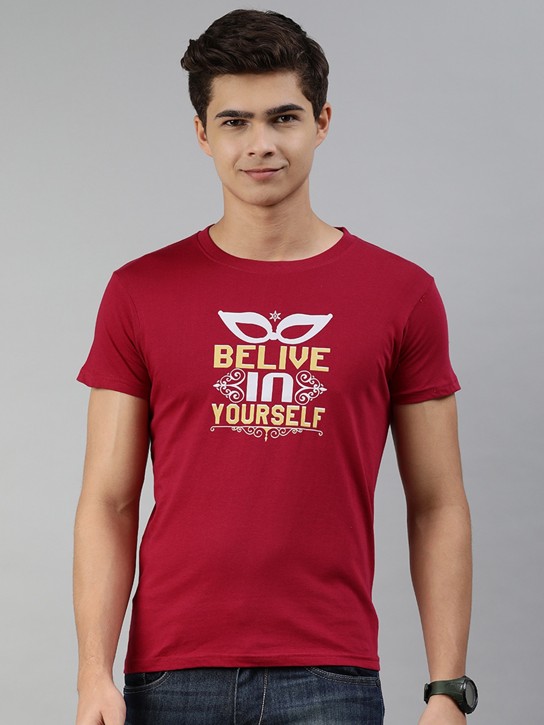 

Jolie robe Men Maroon & Beige Typography Printed Pure Cotton T-shirt