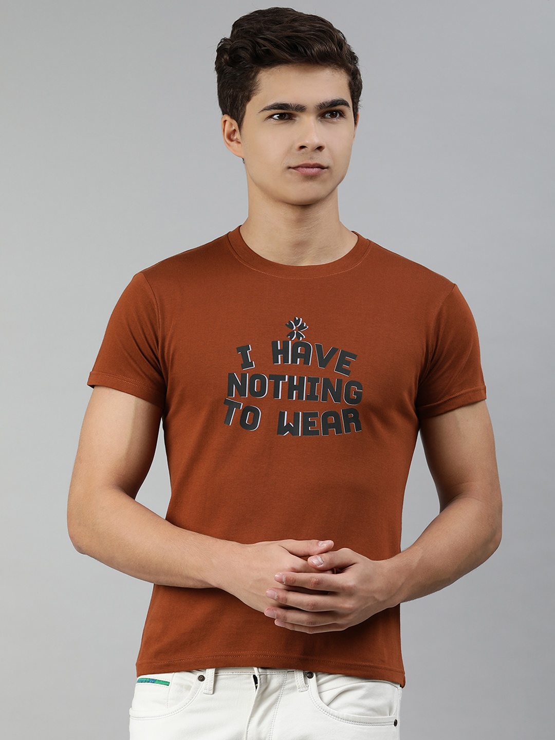 

Jolie robe Men Brown & Black Typography Printed T-shirt