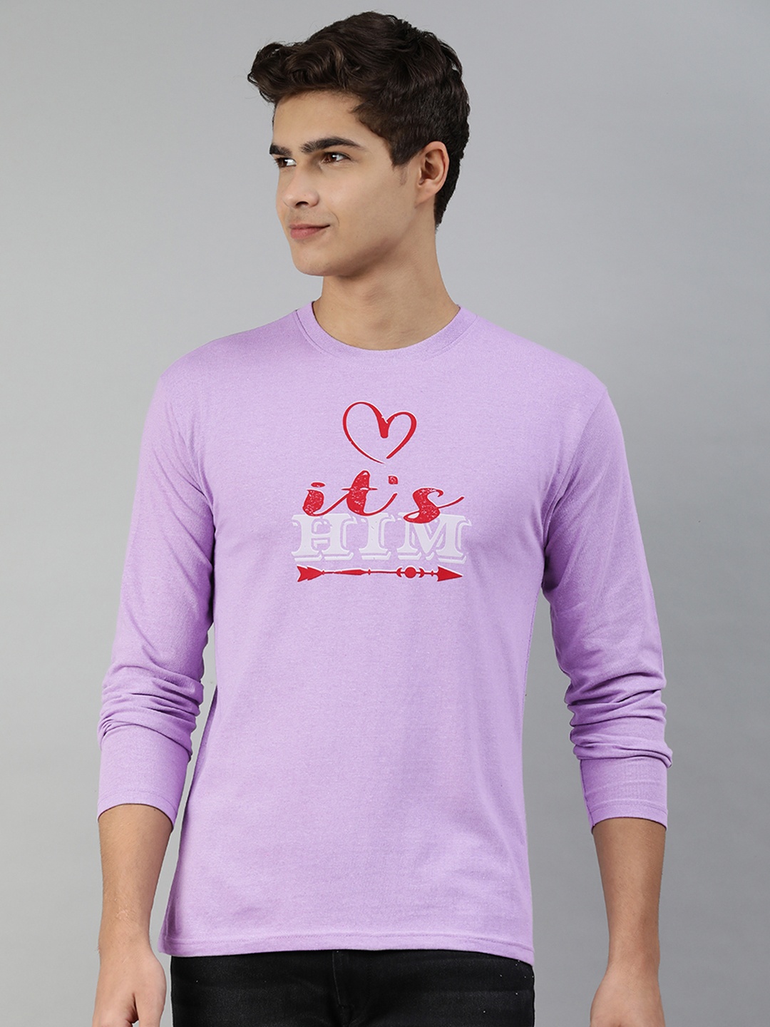 

Jolie robe Men Lavender & Red Typography Printed Pure Cotton T-shirt