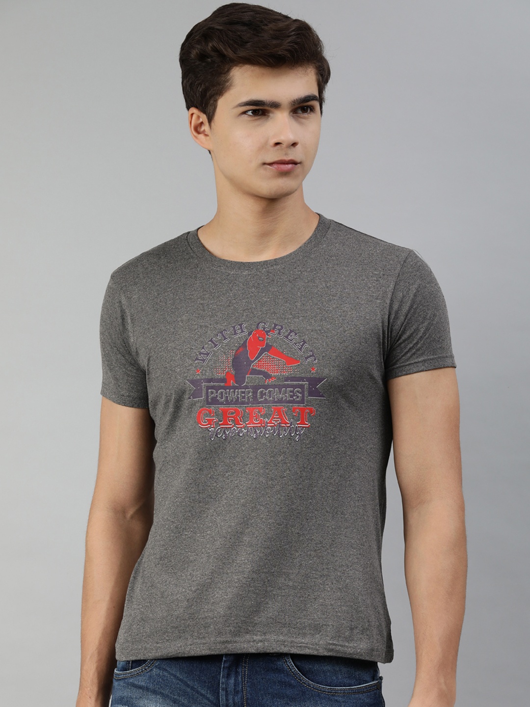 

Jolie robe Men Charcoal Spider-Man Printed T-shirt