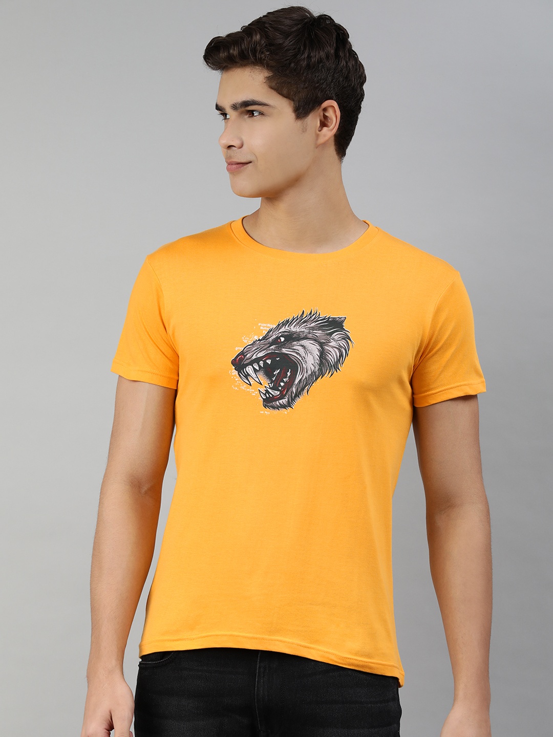 

Jolie robe Men Yellow & Grey Printed Pure Cotton T-shirt