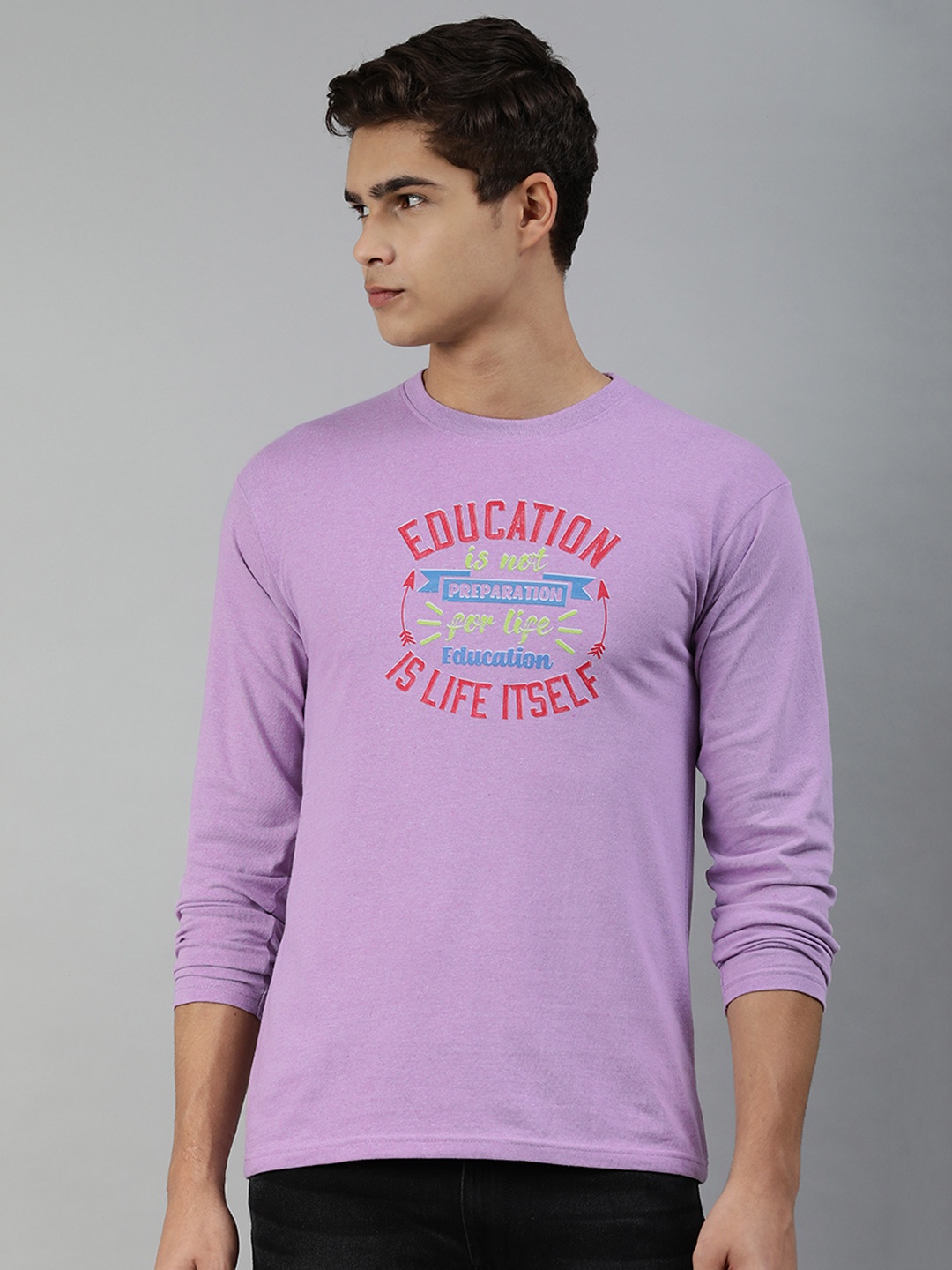 

Jolie robe Men Lavender & Red Typography Printed Pure Cotton T-shirt