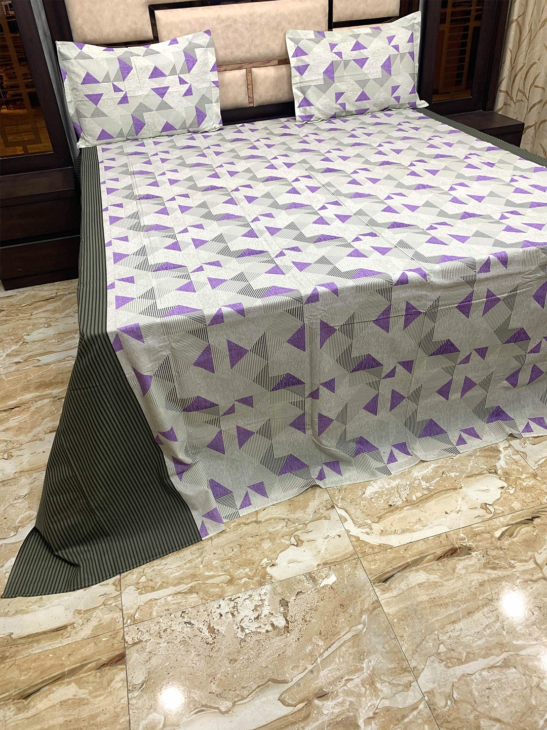 

Pure Decor Green & Purple Geometric 400 TC King Bedsheet with 2 Pillow Covers