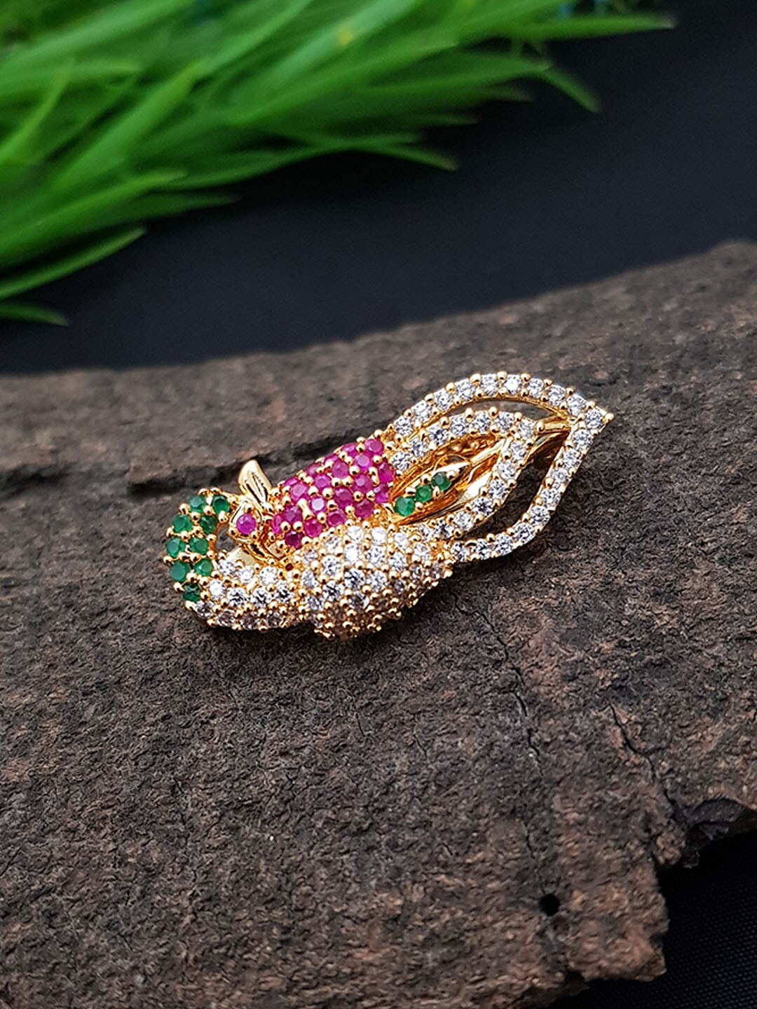 

GRIIHAM Women Pink & Green Gold-Plated AD Studded Saree Pins
