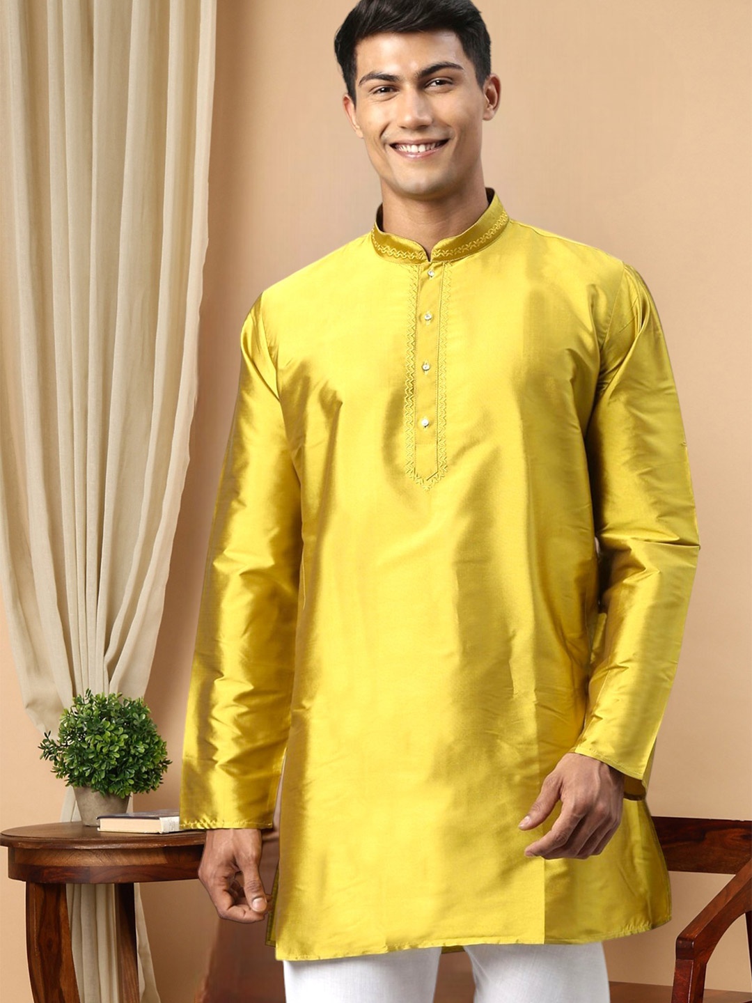 

TATTVA Men Gold-Toned Solid Kurta
