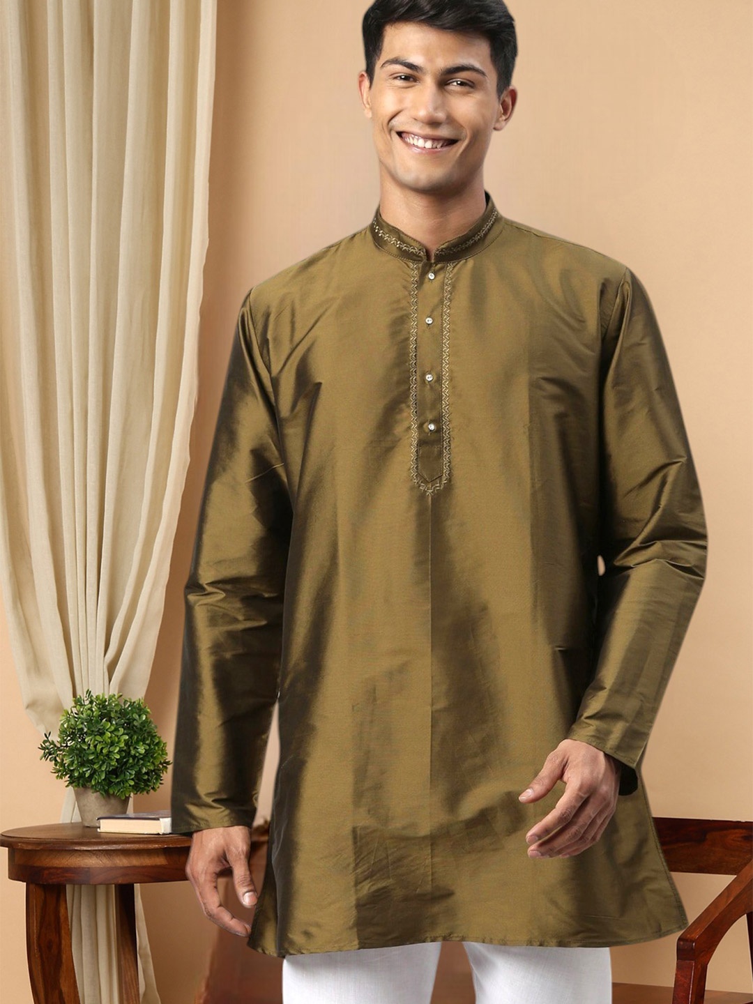 

TATTVA Men Olive Green Solid Kurta