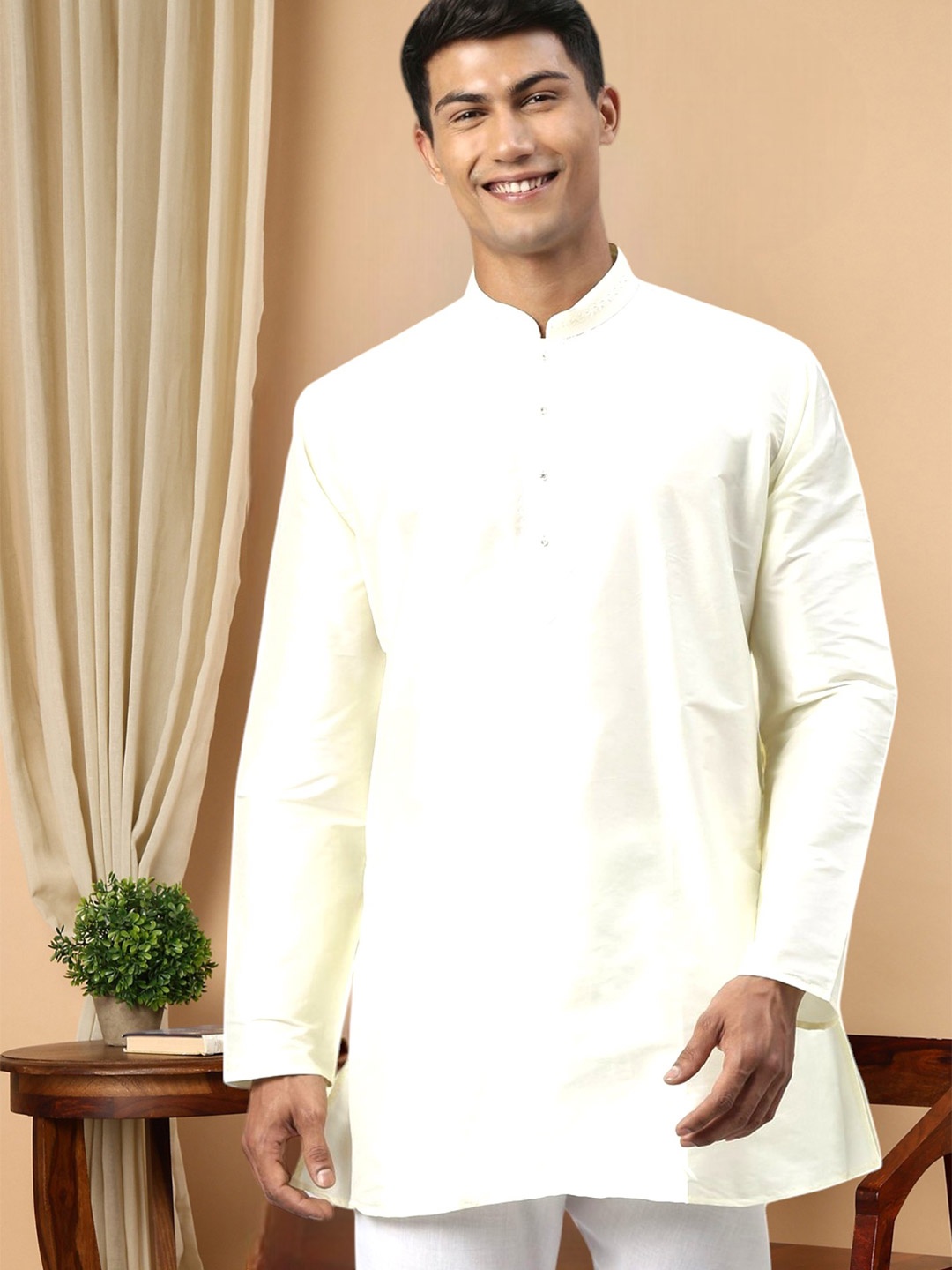 

TATTVA Men Cream-Coloured Solid Kurta