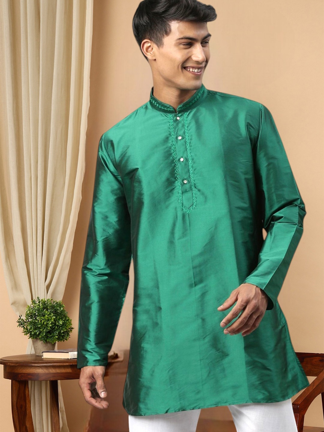 

TATTVA Men Green Solid Kurta