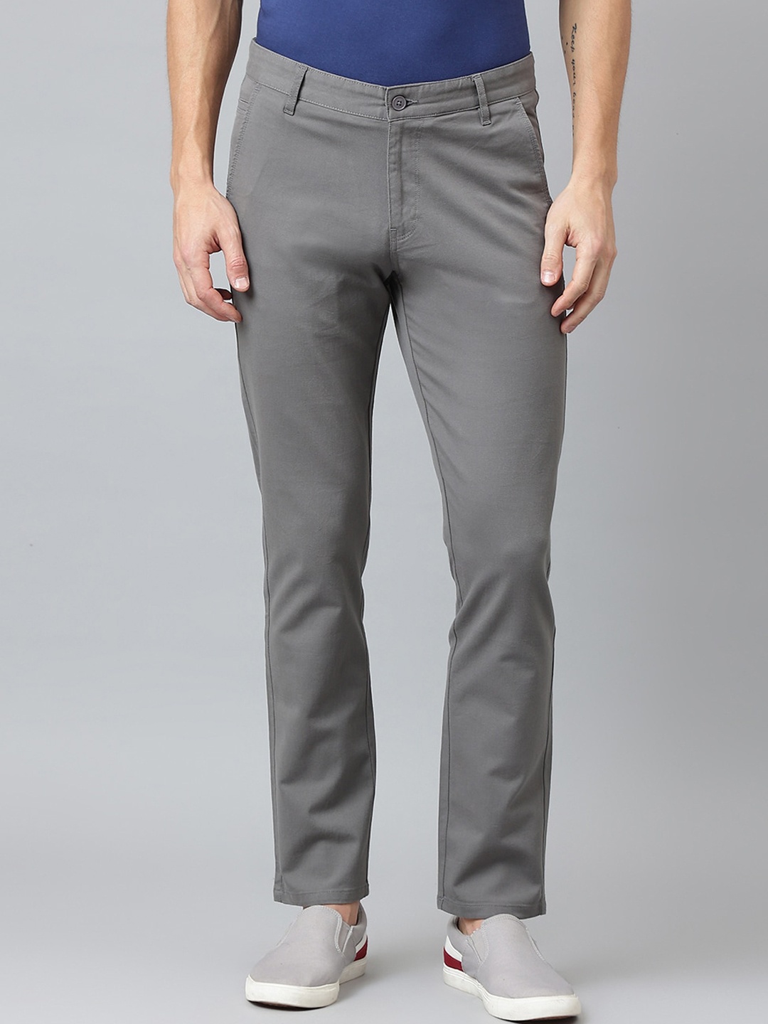 

Richlook Men Grey Smart Slim Fit Solid Casual Trousers