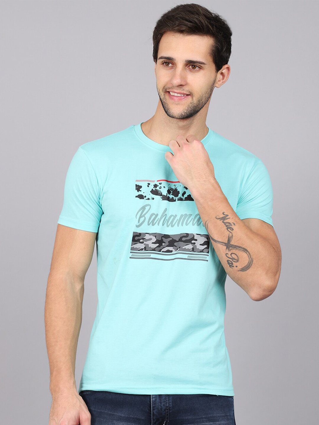 

Rodamo Men Green Typography Printed Slim Fit T-shirt