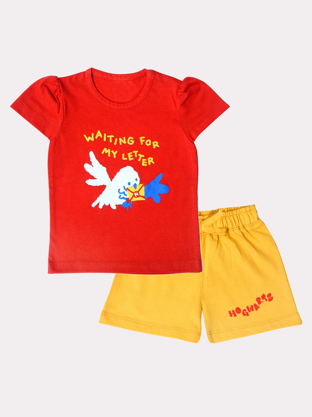 

YK Warner Bros Girls Red & Yellow Harry Potter Printed Puff Sleeves T-shirt with Shorts