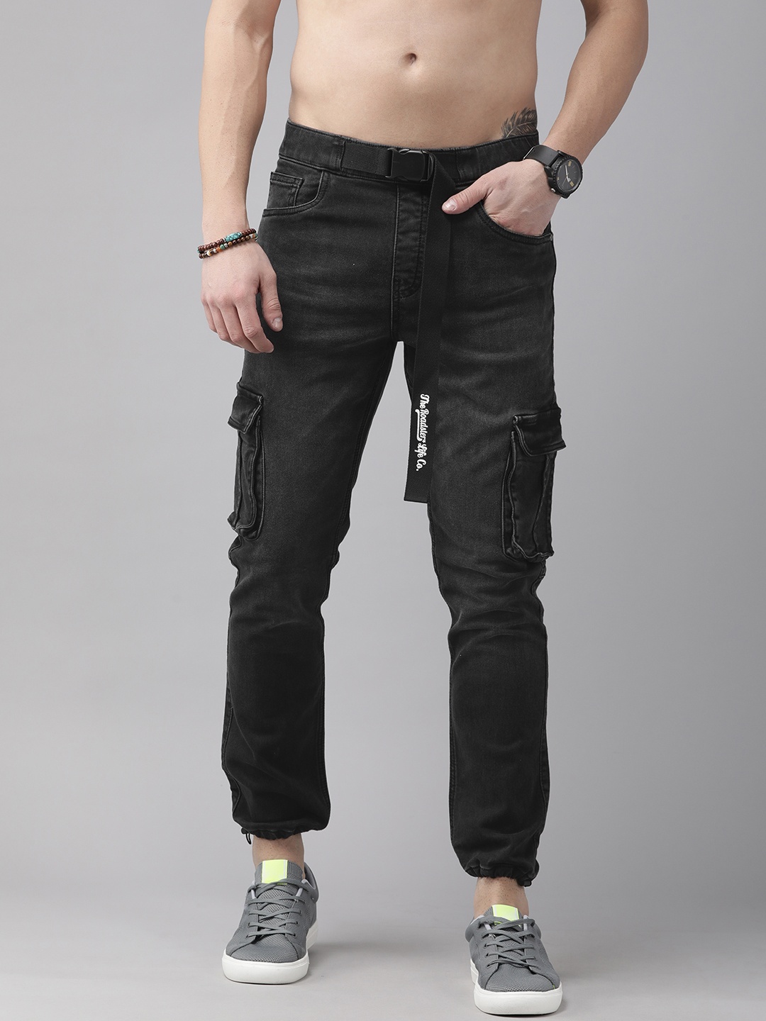 

Roadster Men Black Comfort Jogger Light Fade Stretchable Jeans with Belt