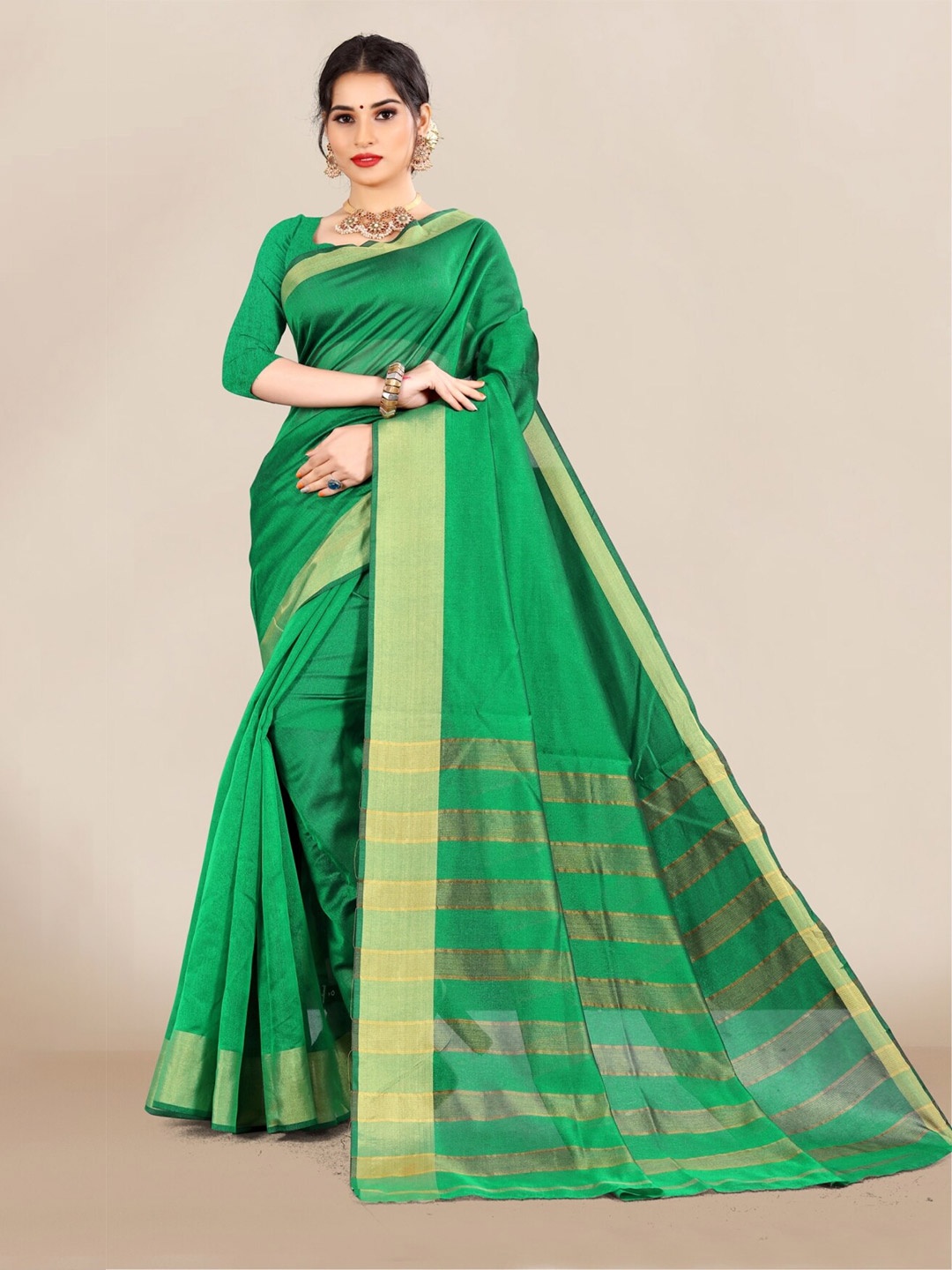 

VAIRAGEE Green & Golden Solid Zari Saree