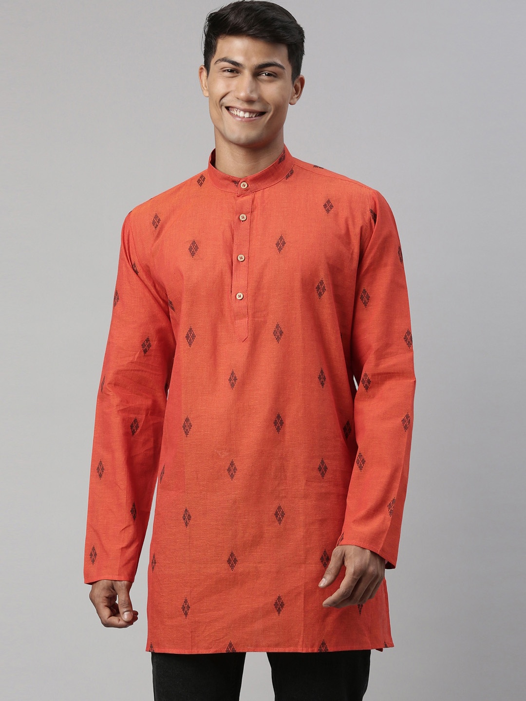 

TATTVA Men Red & Black Kurta