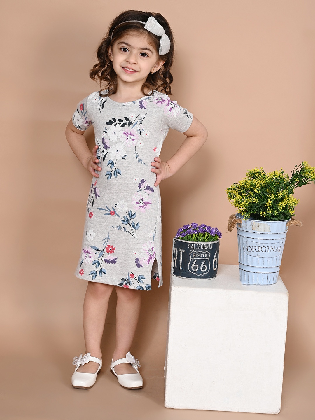 

LilPicks Girls White Floral Sheath Dress