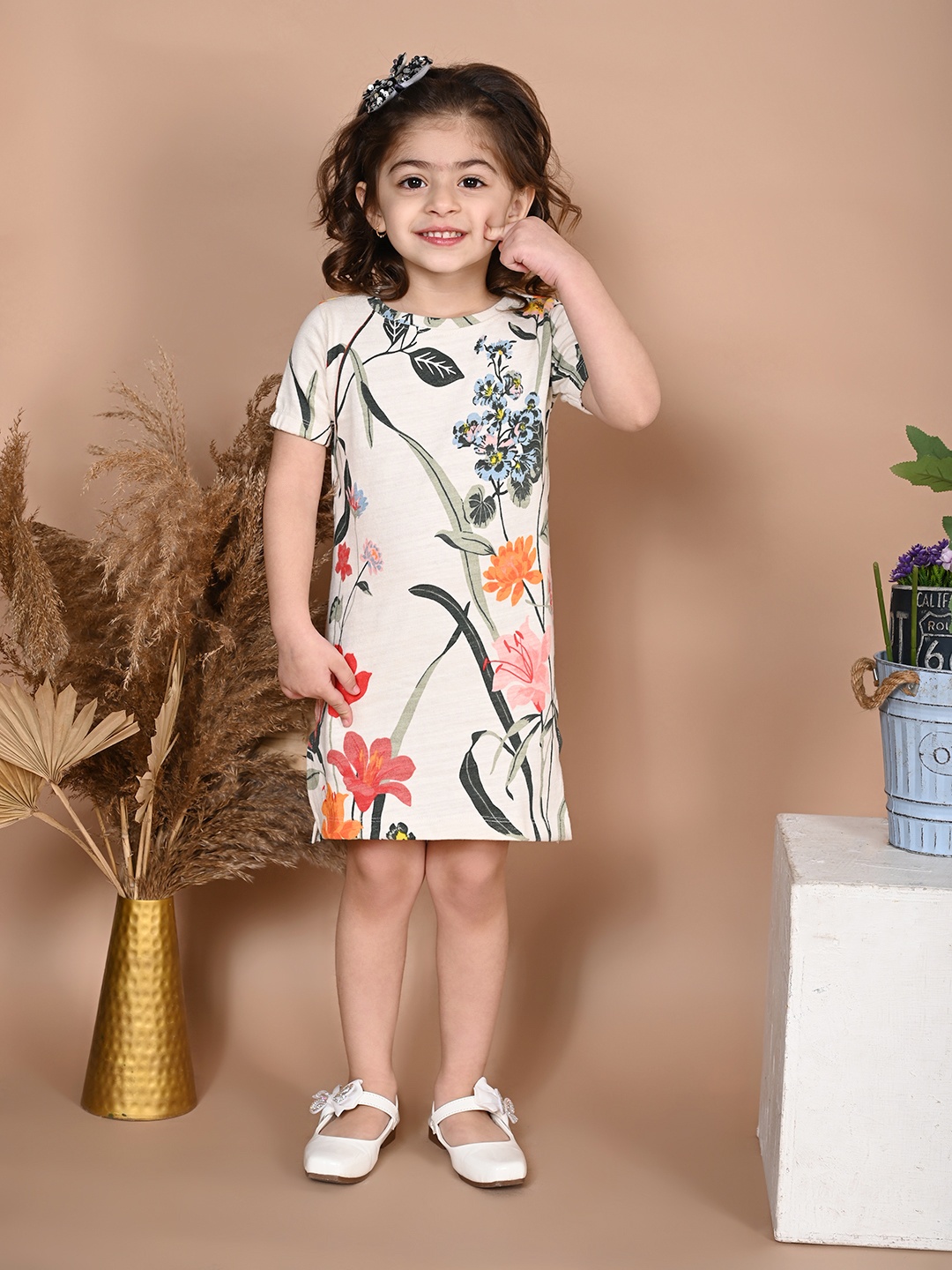 

LilPicks Girls White Floral Bodycon Dress