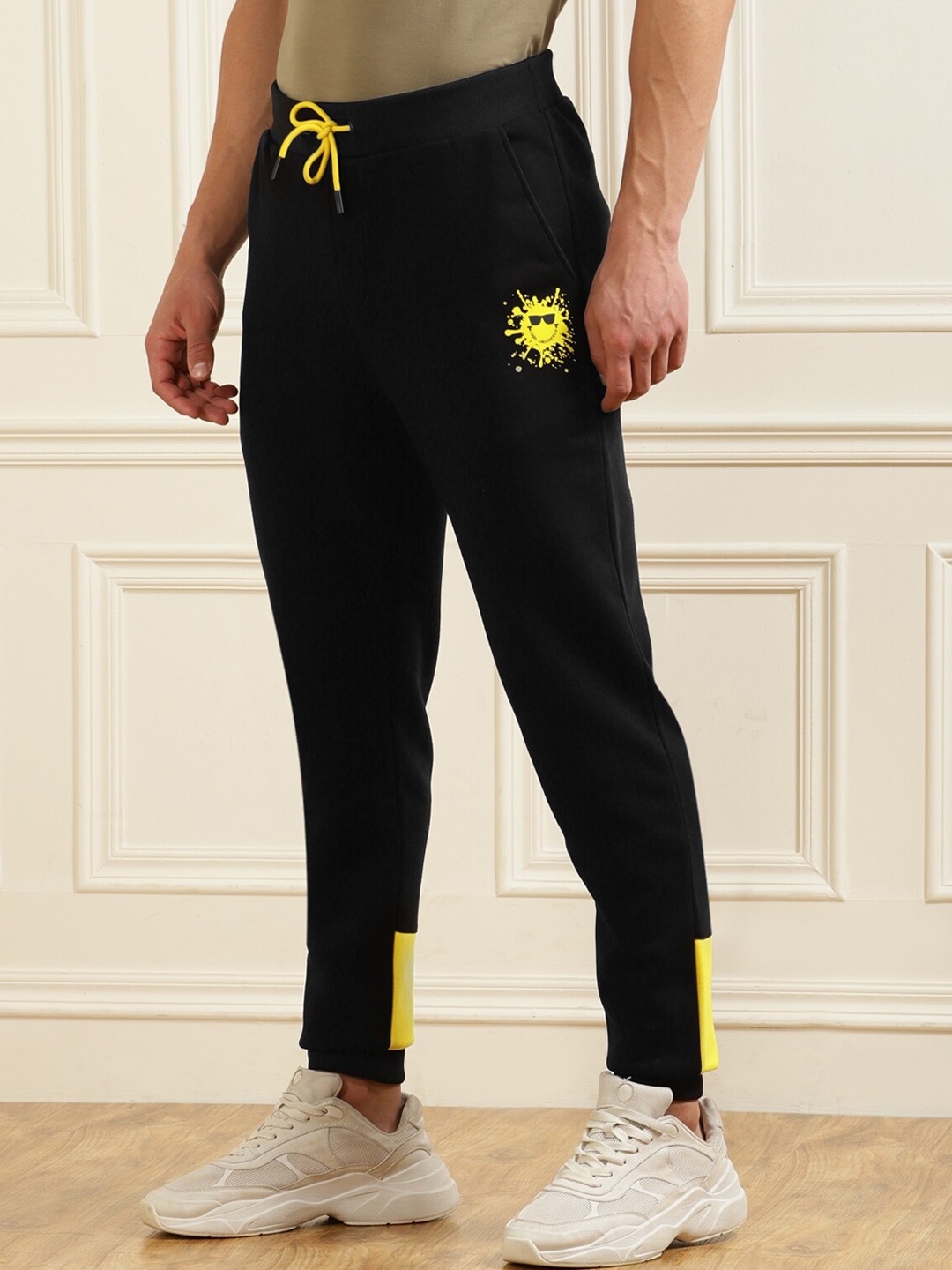 

Karl Lagerfeld Men Black Easy Wash Joggers Trousers