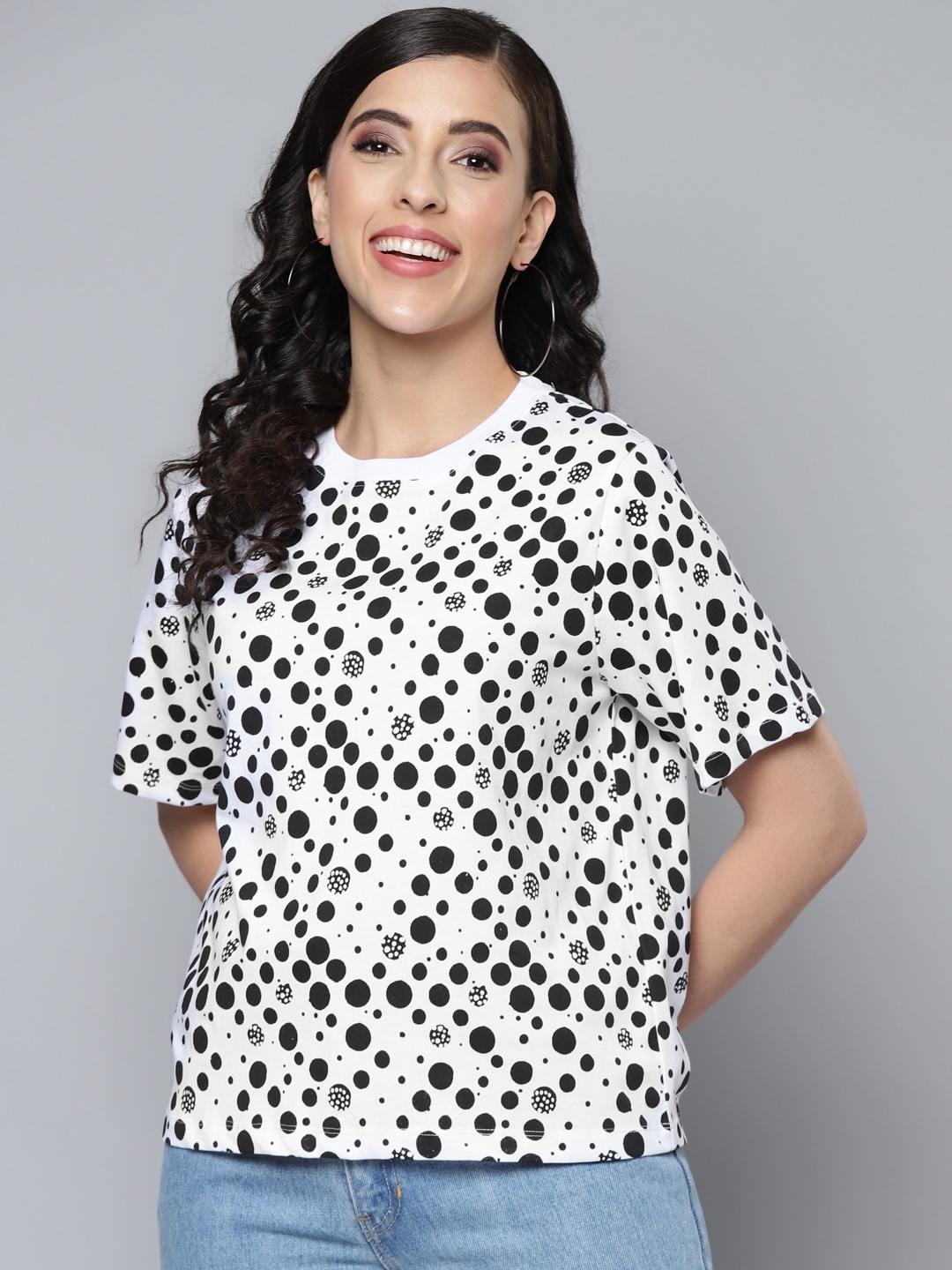 

SASSAFRAS Women White & Black Geometric Print Pure Cotton T-shirt
