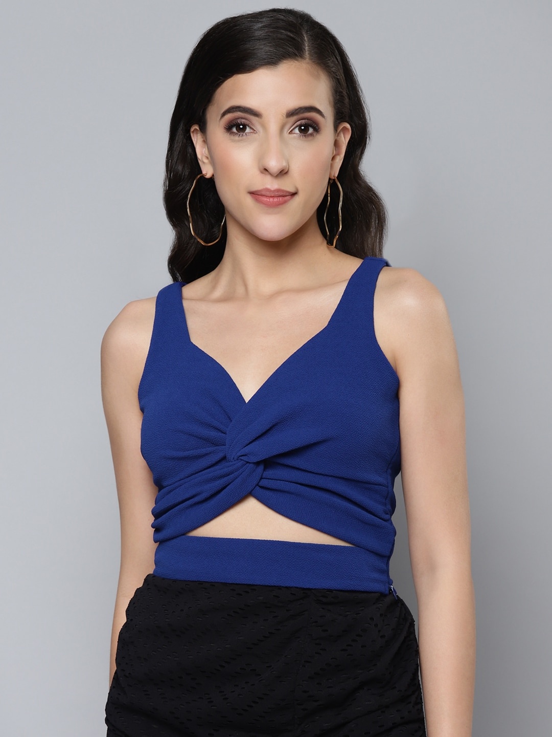 

SASSAFRAS Navy Blue Solid Sweetheart Neck Twisted Crop Top