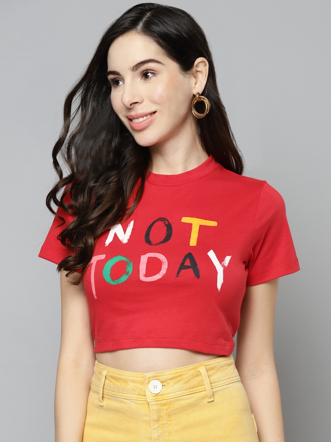 

SASSAFRAS Women Red & White Typography Printed Pure Cotton Slim Fit T-shirt