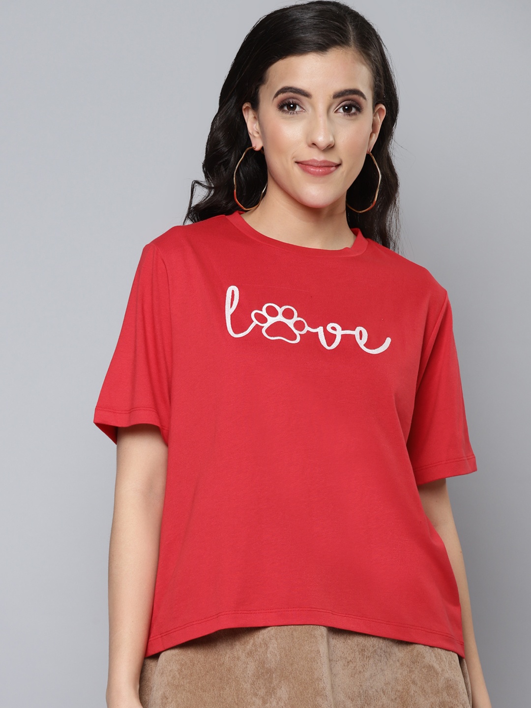 

SASSAFRAS Women Red Typography Printed Pure Cotton T-shirt