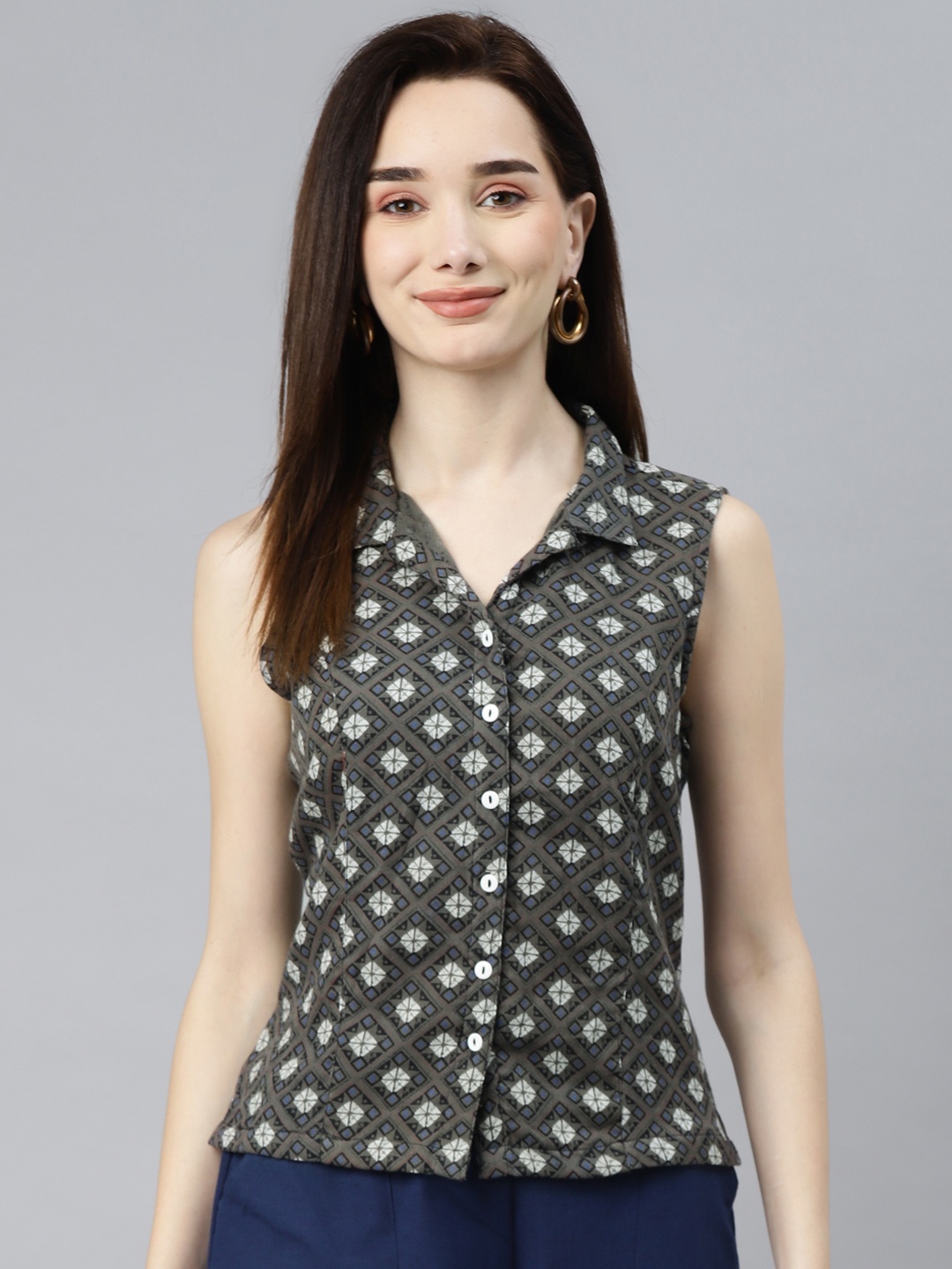 

Ayaany Women Grey Comfort Printed Casual Shirt