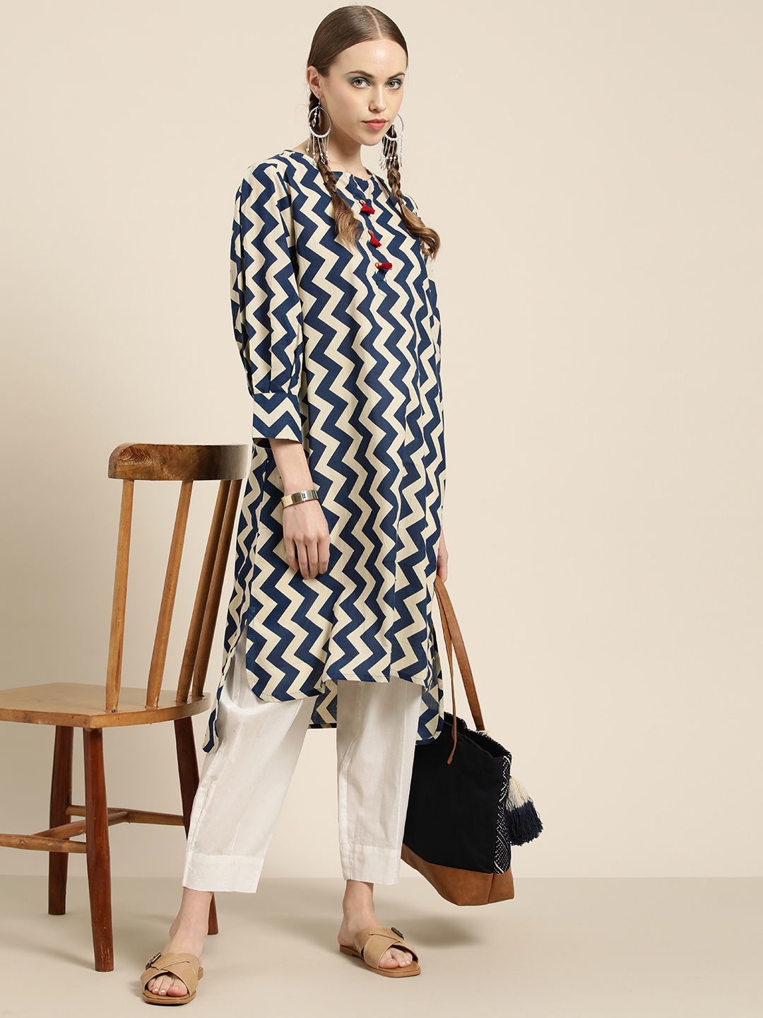 

Sangria Women Navy Blue & Off White Chevron Printed Kurta