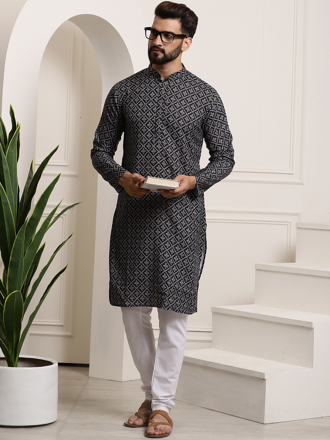 

SOJANYA Men Black Printed Cotton Kurta with Churidar