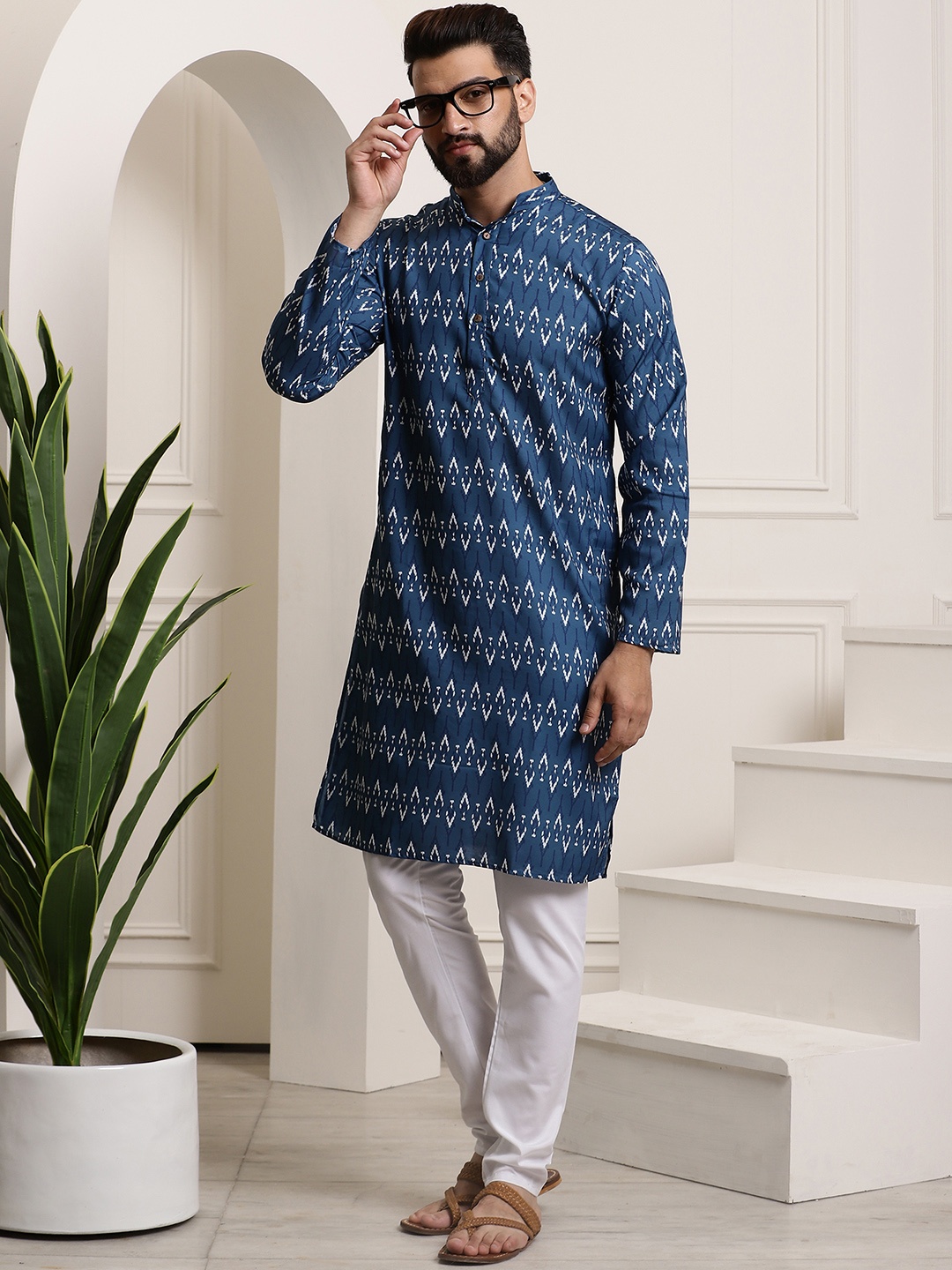 

SOJANYA Men Navy Blue Printed Pure Cotton Kurta with Churidar