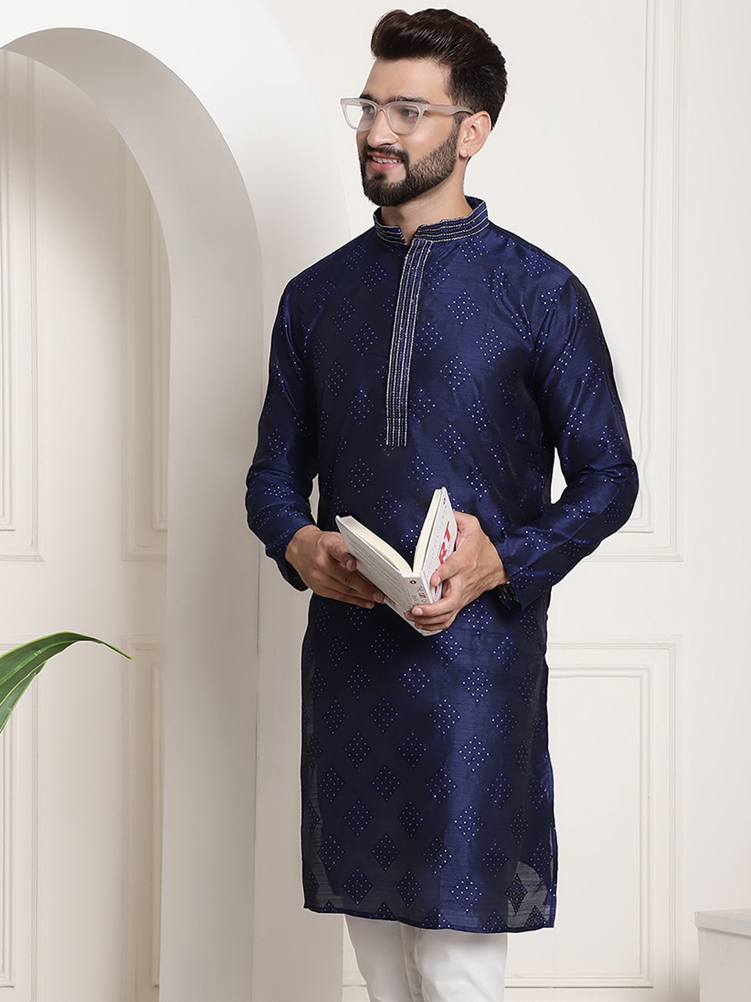 

SOJANYA Men Navy Blue & Gold-Toned Jacquard Silk Embroidered Kurta