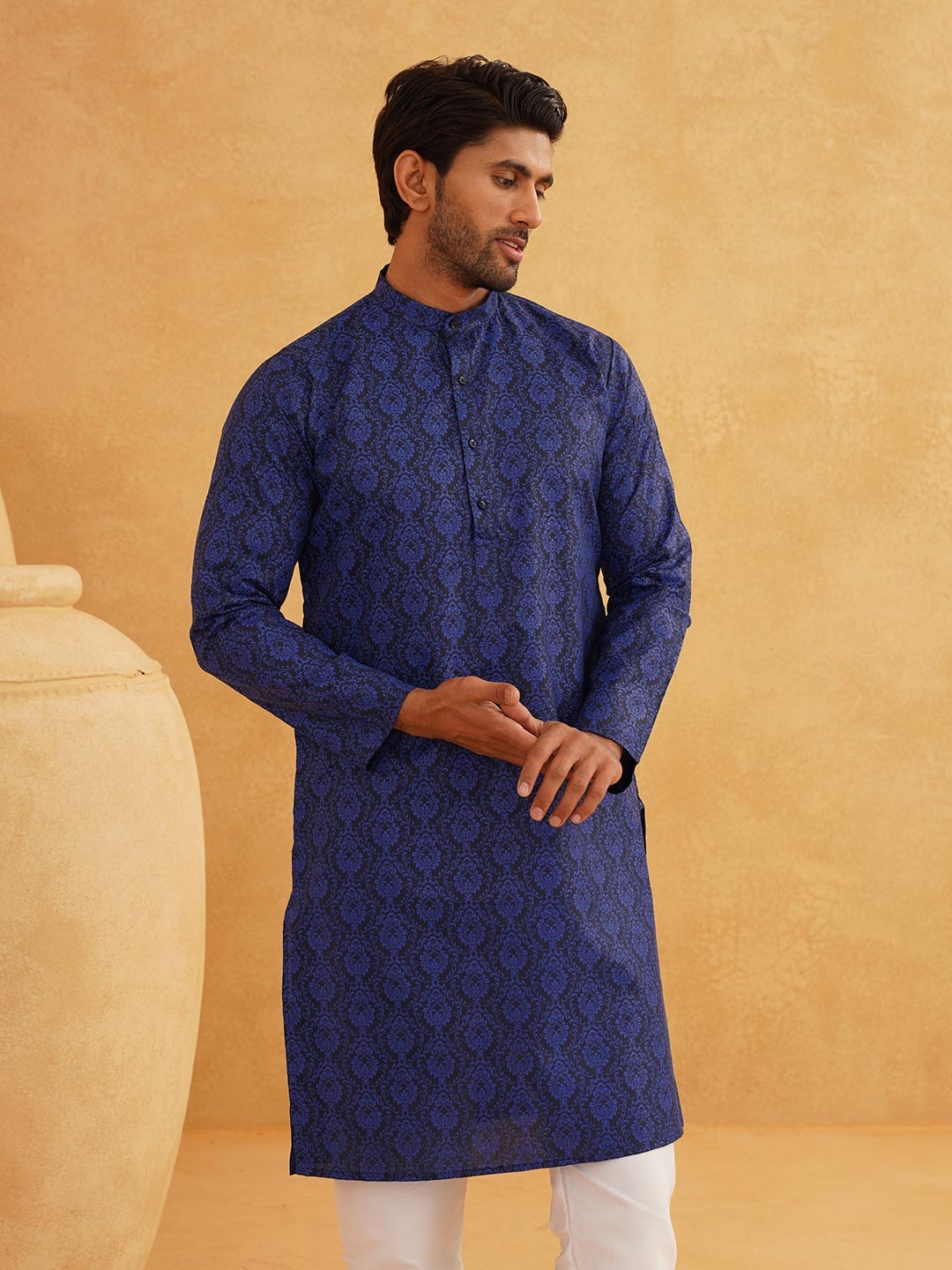 

SOJANYA Men Navy Blue & White Ethnic Motifs Printed Cotton Linen Kurta
