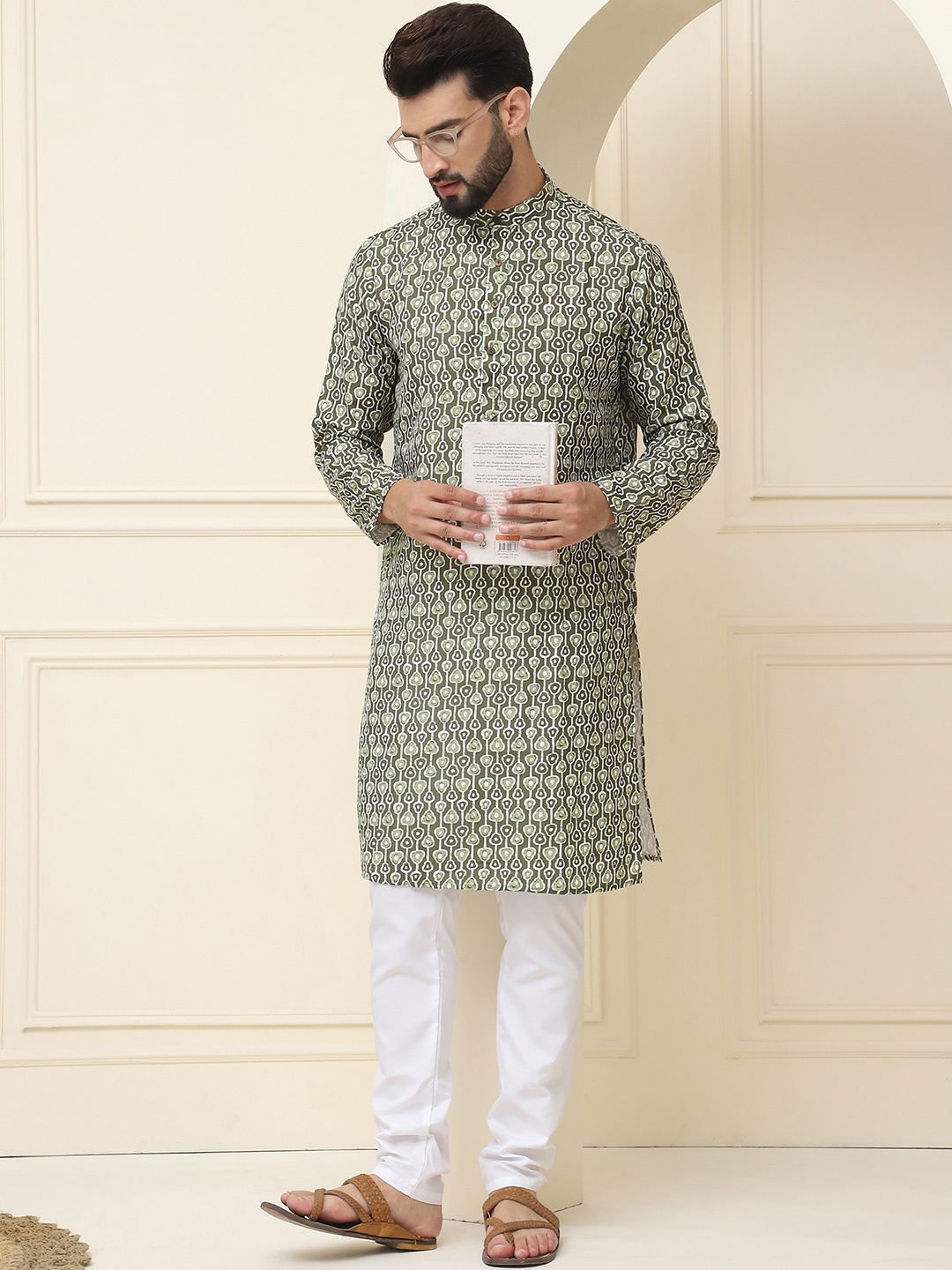 

SOJANYA Men Green Printed Cotton Kurta with Churidar