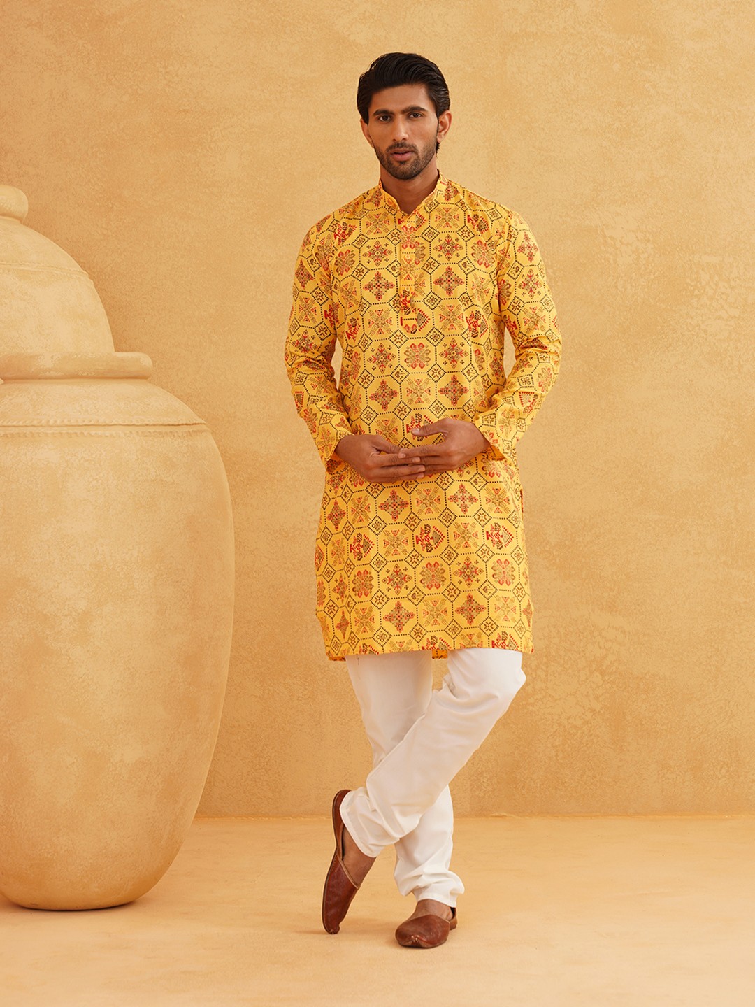 

SOJANYA Men Yellow Ethnic Motifs Printed Kurta with Churidar