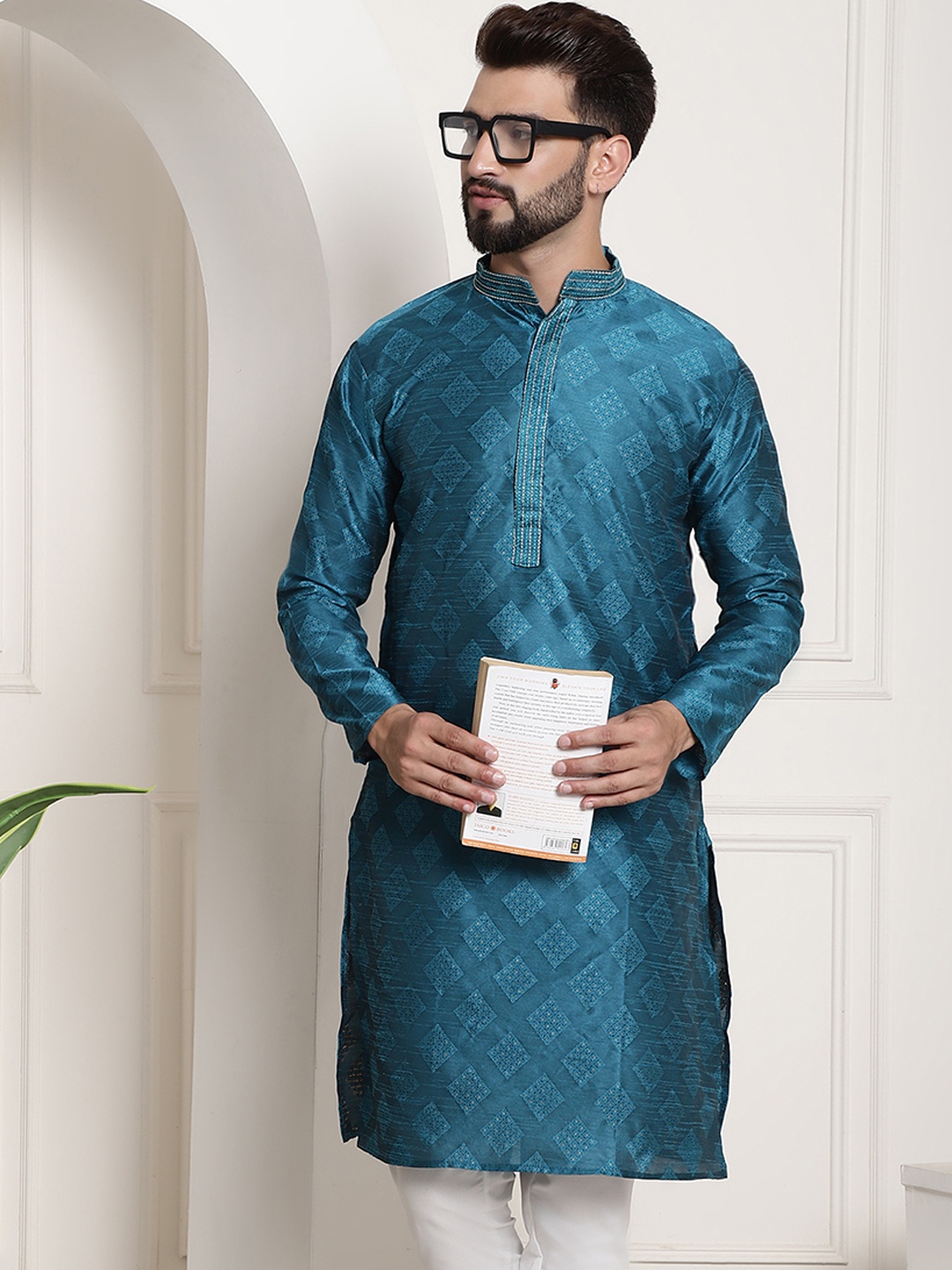 

SOJANYA Men Blue Jacquard Silk Kurta