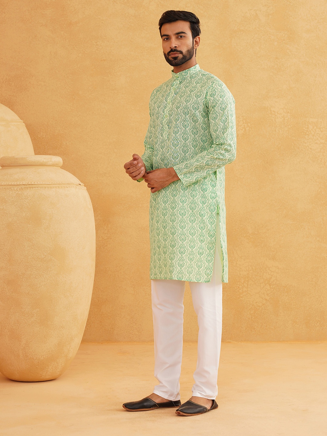 

SOJANYA Men Green Ethnic Motifs Printed Kurta with Churidar