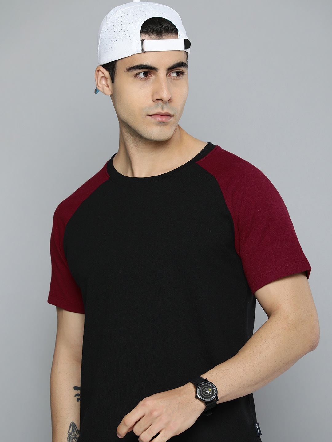 

Harvard Men Black & Maroon Colourblocked T-shirt