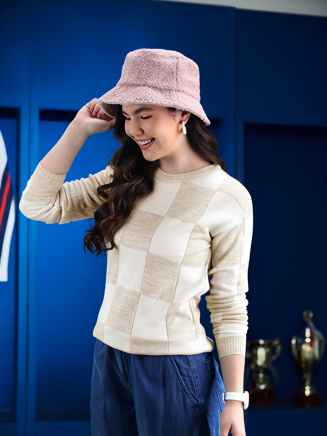 

Harvard Women White & Beige Checked Round Neck Long Sleeves Pullover
