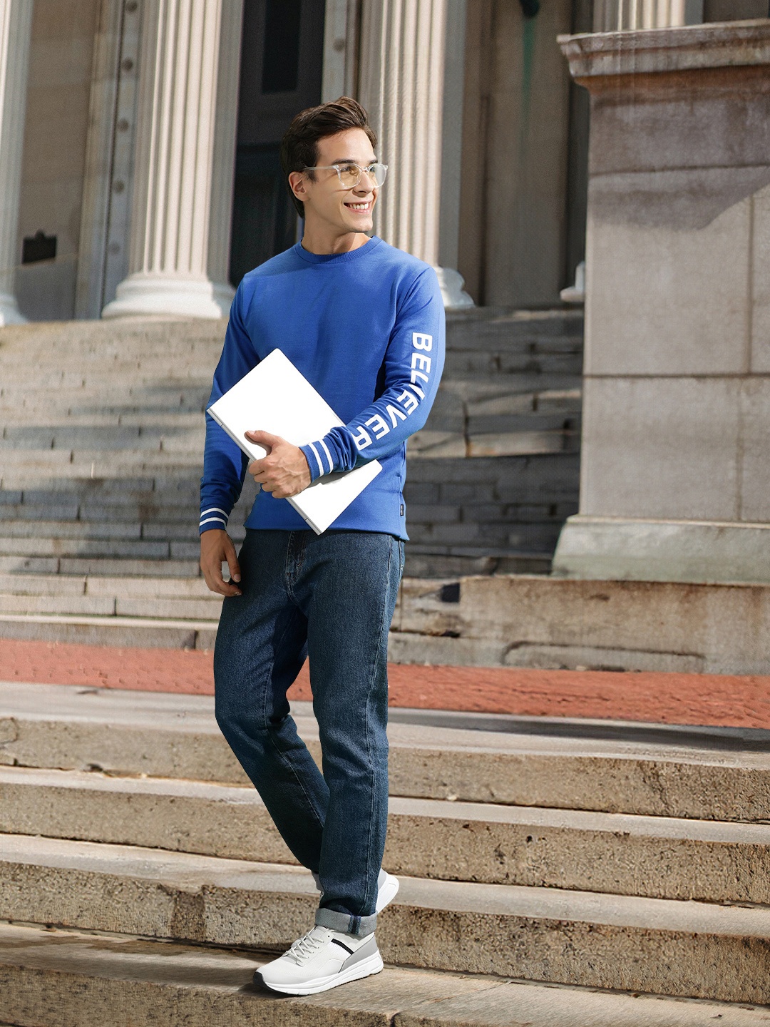 

Harvard Men Blue Long Sleeves Round Neck Pullover Sweatshirt