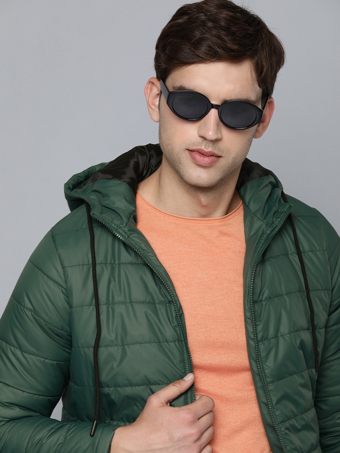 

Harvard Men Green Solid Hooded Padded Jacket