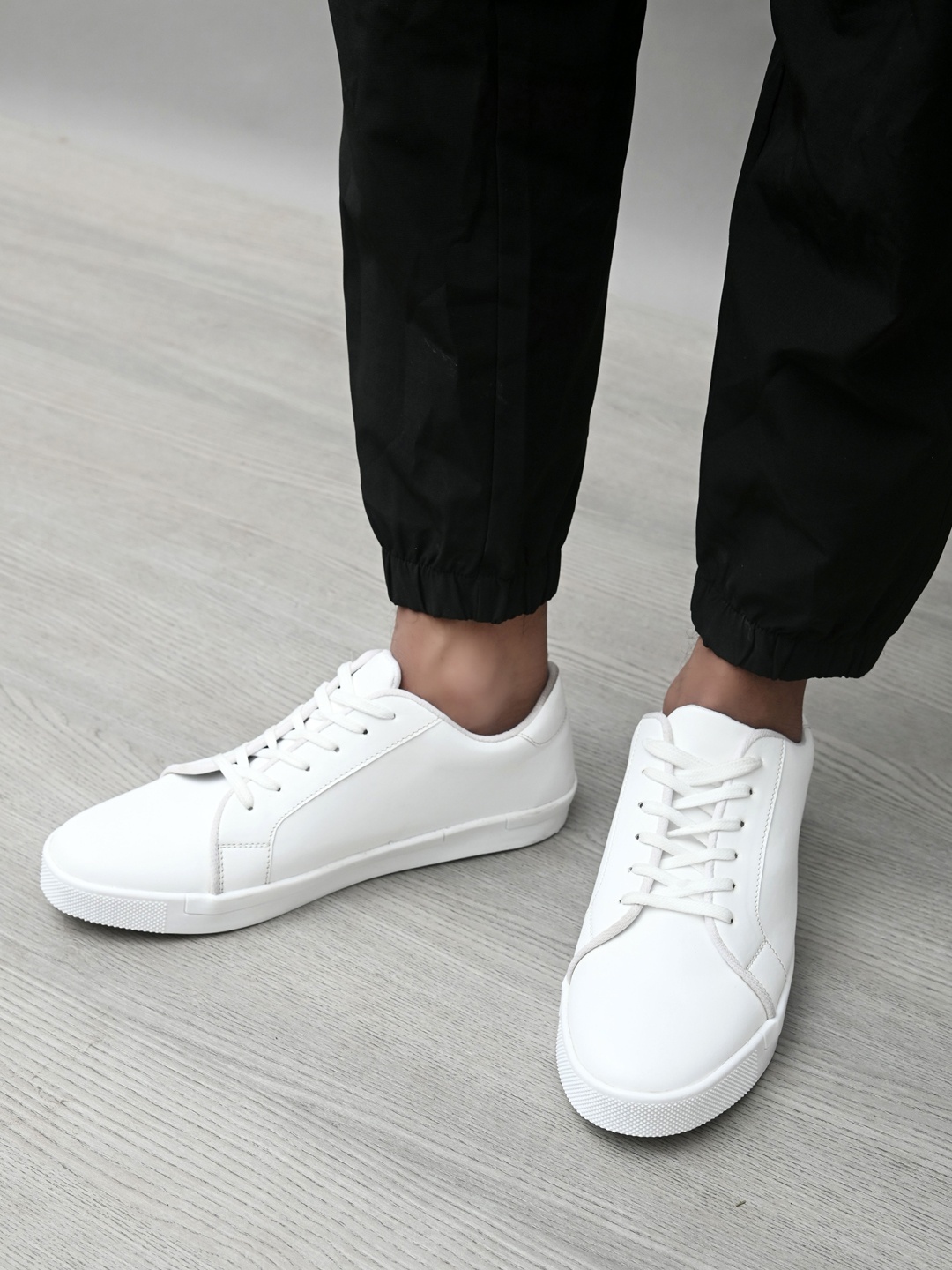 

Roadster Men White Casual Sneakers