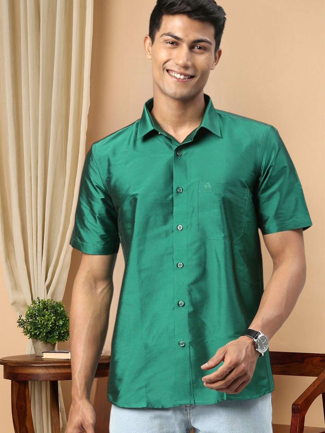 

TATTVA Men Green Slim Fit Casual Shirt