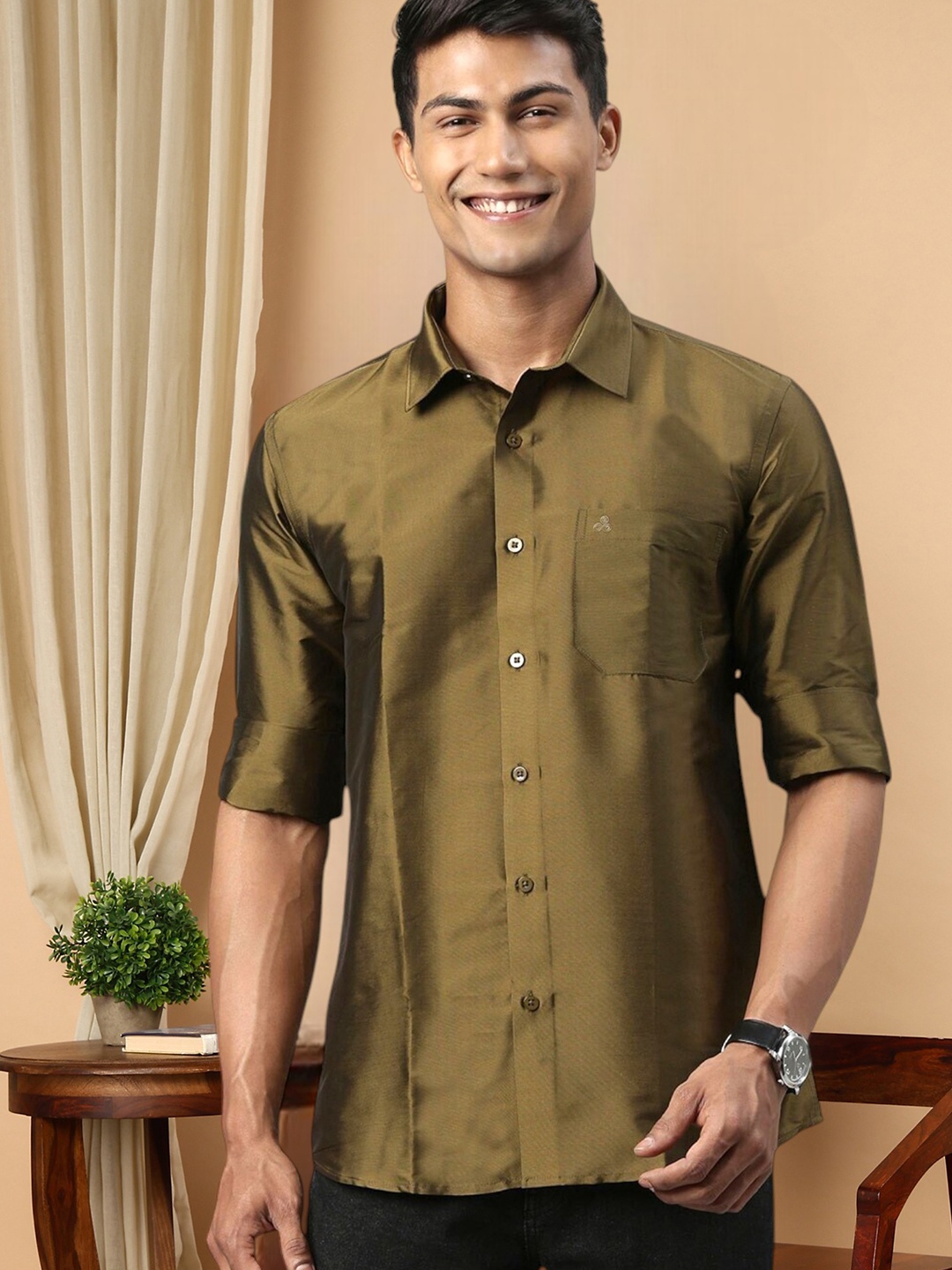 

TATTVA Men Green Slim Fit Casual Shirt