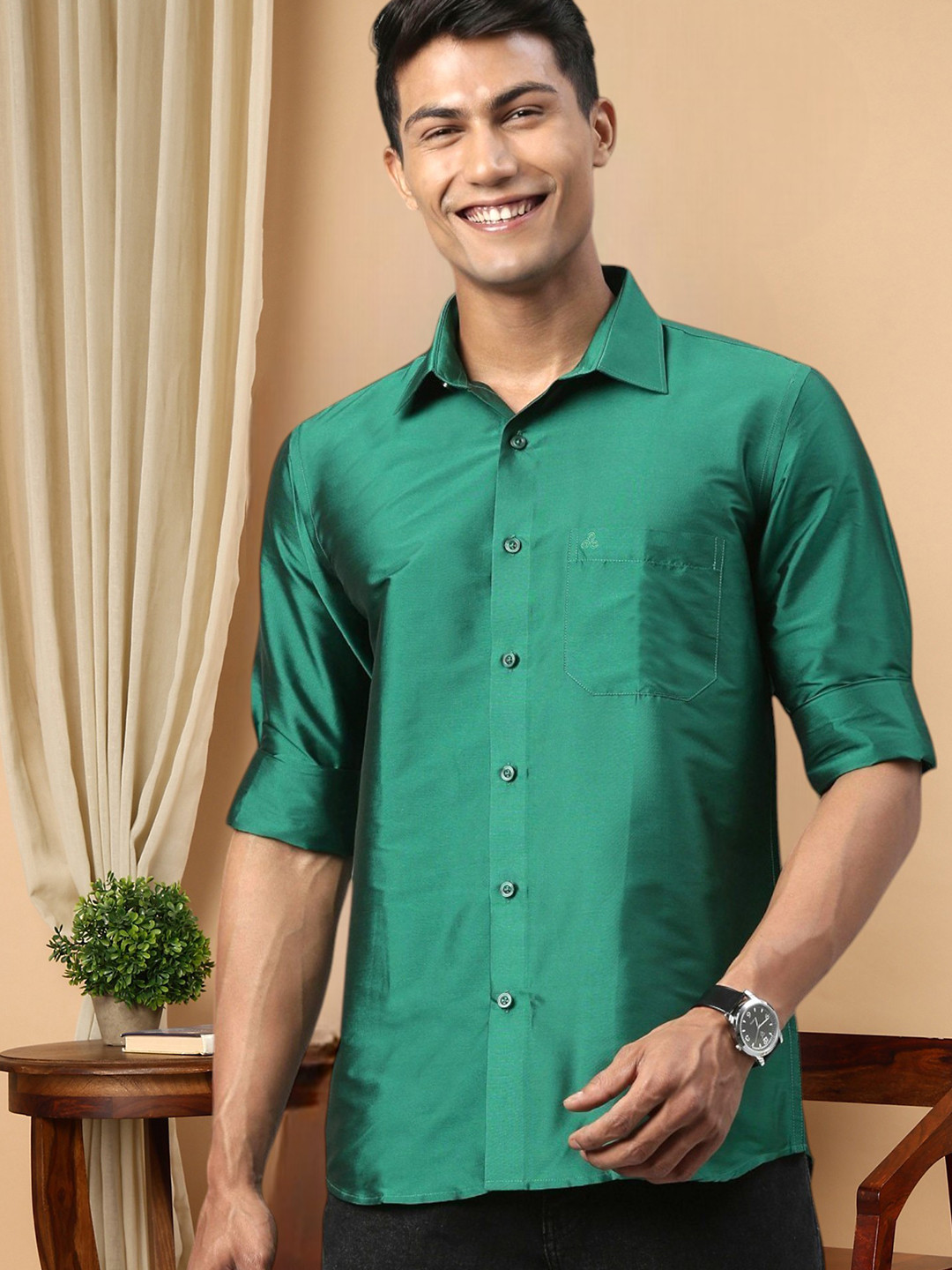 

TATTVA Men Green Slim Fit Casual Shirt