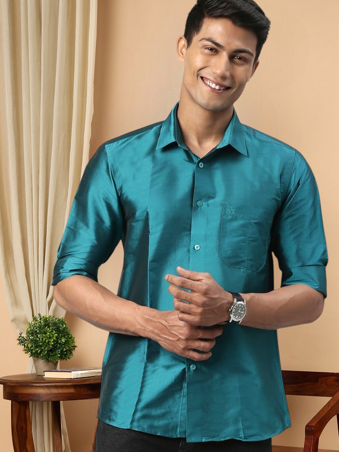 

TATTVA Men Green Slim Fit Casual Shirt