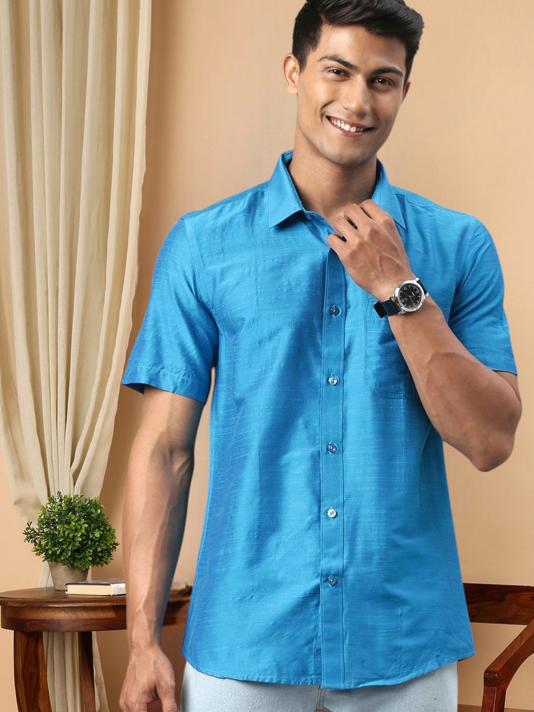 

TATTVA Men Blue Slim Fit Solid Casual Shirt