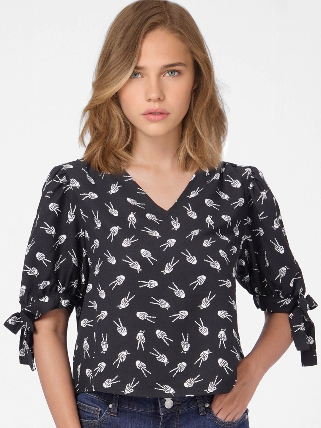 

ONLY Black Print Tie Up Puff Sleeves Knitted Top